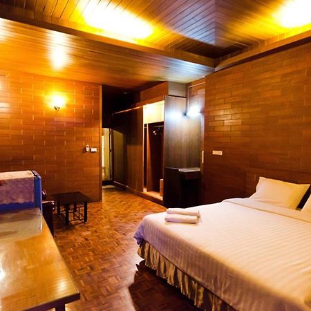 Eight Plus Hotel Bangkok Extérieur photo